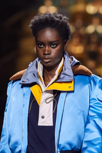 Look 60